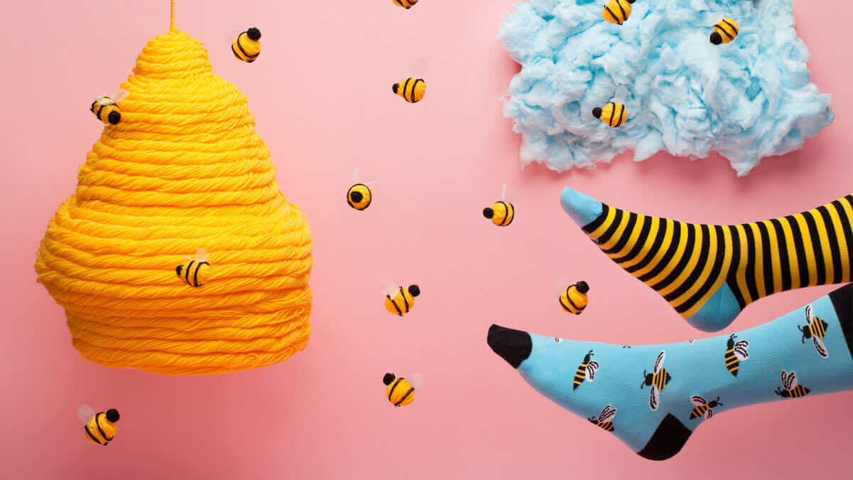 Asymetryczne skarpetki Many Mornigns - Bee Bee